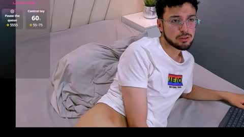 Snapshot of jonnygreey chatting on 29, 11, 2025 JonnyGreey online show from 29, 11, 2025