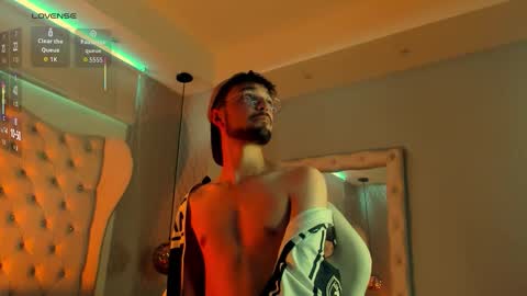 Snapshot of jonnygreey chatting on 19, 12, 2025 JonnyGreey online show from 19, 12, 2025