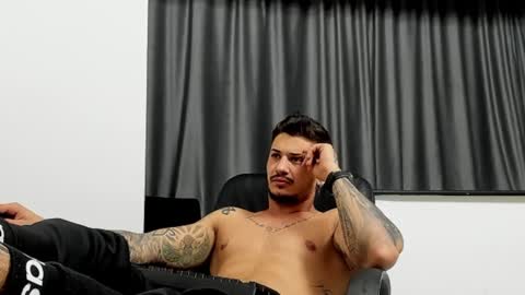 Snapshot of jonnyporn1 chatting on 17, 1, 2025 jonnyporn1 online show from 17, 1, 2025