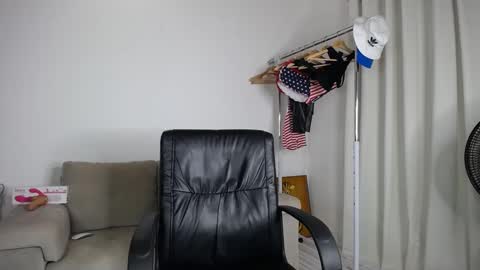 josezaens_ online show from 8, 10, 2025