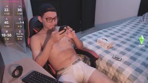 Snapshot of josh_18cm chatting on 25, 10, 2025 josh_18cm online show from 25, 10, 2025