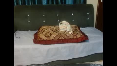 jovially queen online show from 7, 3, 2025