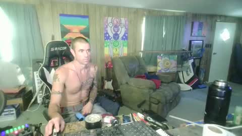 jrizzle1111 online show from 10, 10, 2025