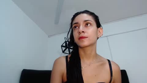 Snapshot of juan_and_luciana chatting on 20, 10, 2025    online show from 20, 10, 2025