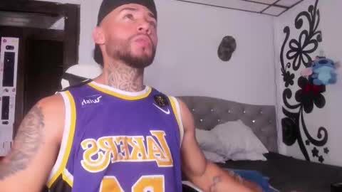 Snapshot of juan_bruce chatting on 20, 11, 2025 juan online show from 20, 11, 2025