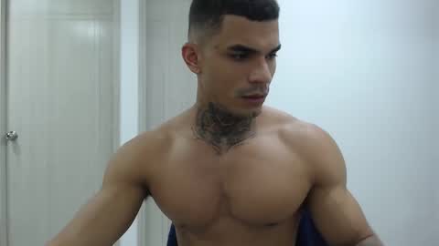 Snapshot of juan_gomez_1 chatting on 4, 1, 2025 juan_gomez_1 online show from 4, 1, 2025