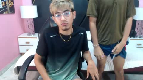 juan_saul1 online show from 17, 4, 2026