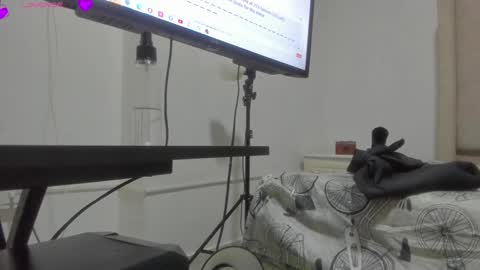 Lau   follow  online show from 10, 12, 2024