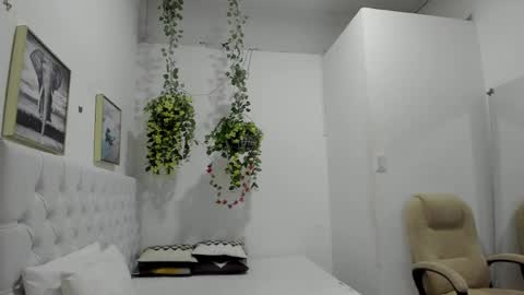 juana_naranjo online show from 2, 6, 2026