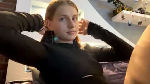 Lola online show from 12, 11, 2025