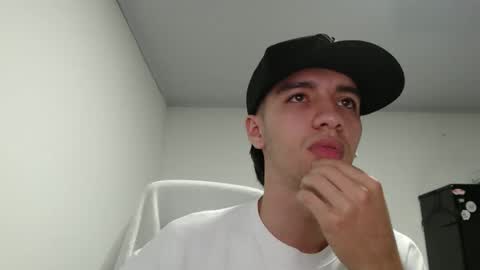 Snapshot of juanboytw chatting on 15, 2, 2025 juanboytw online show from 15, 2, 2025
