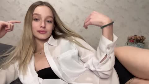 Snapshot of juicy_angels chatting on 4, 12, 2024 alexa online show from 4, 12, 2024