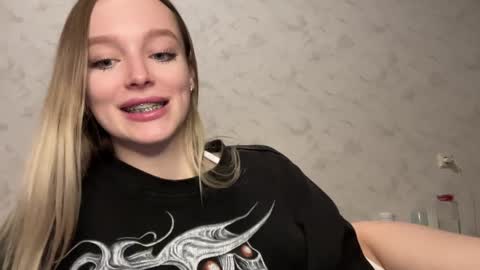 Snapshot of juicy_angels chatting on 9, 1, 2025 alexa online show from 9, 1, 2025