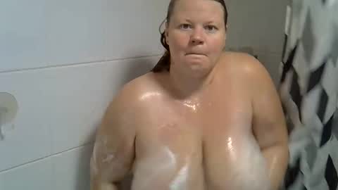 Snapshot of juicy_peach1988 chatting on 8, 10, 2025 Juicy peach1988 online show from 8, 10, 2025