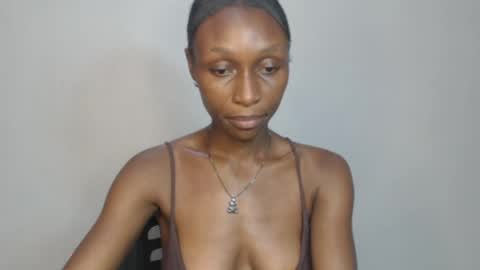 Snapshot of juicy_pinkpussy564197 chatting on 25, 5, 2026 olivia online show from 25, 5, 2026