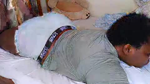 Snapshot of juicybooty_001 chatting on 12, 3, 2026 Sweetass online show from 12, 3, 2026