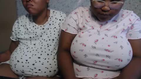 Snapshot of juicyfatboobsx chatting on 12, 11, 2025 juicyfatboobsx online show from 12, 11, 2025