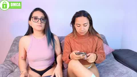 Snapshot of jules_n_gia chatting on 7, 6, 2026 Jules and Gia online show from 7, 6, 2026