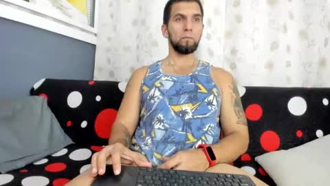 Snapshot of juleslake2 chatting on 1, 11, 2025 juleslake2 online show from 1, 11, 2025