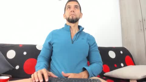 Snapshot of juleslake2 chatting on 4, 12, 2025 juleslake2 online show from 4, 12, 2025