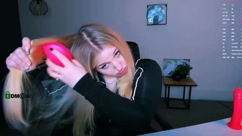 juli kisss online show from 5, 1, 2025