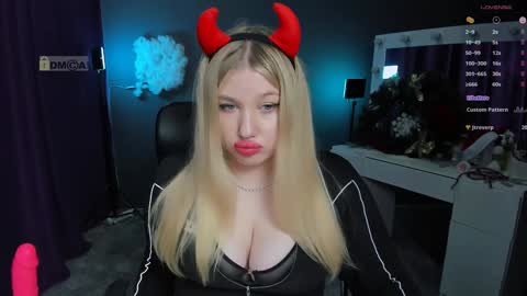 juli kisss online show from 14, 1, 2025