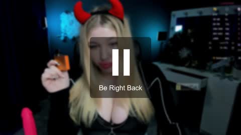 juli kisss online show from 15, 1, 2025