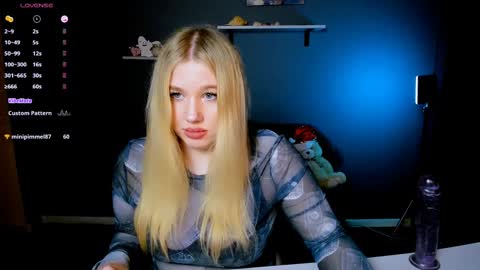 juli kisss online show from 16, 1, 2025