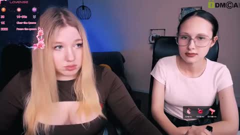 juli kisss online show from 8, 3, 2025