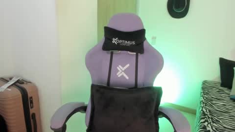 juli_santos_22 online show from 22, 2, 2025