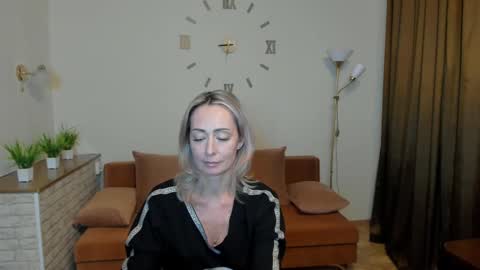 julia__cherry_ online show from 12, 1, 2025