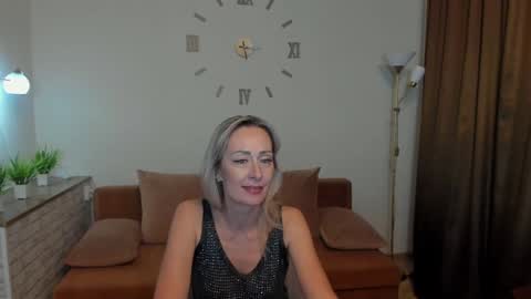 julia__cherry_ online show from 1, 2, 2025
