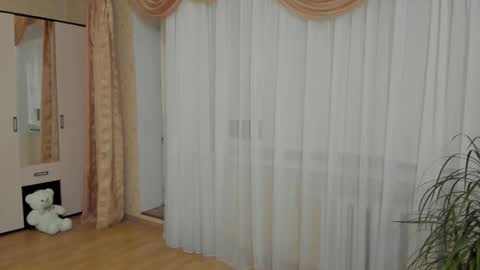 julia__cherry_ online show from 1, 3, 2025