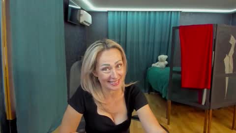 Snapshot of julia__cherry_ chatting on 21, 9, 2025 julia__cherry_ online show from 21, 9, 2025