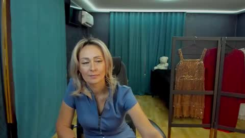 Snapshot of julia__cherry_ chatting on 12, 10, 2025 julia__cherry_ online show from 12, 10, 2025