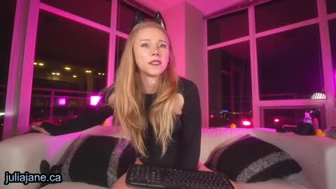 Snapshot of julia_jane chatting on 4, 12, 2024 Julia Jane online show from 4, 12, 2024