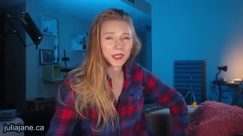 Snapshot of julia_jane chatting on 5, 1, 2025 Julia Jane online show from 5, 1, 2025