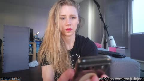 Julia Jane online show from 8, 4, 2026