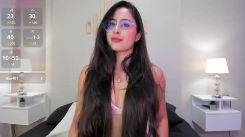 J U L IA   M A R T I N E Z online show from 14, 1, 2025