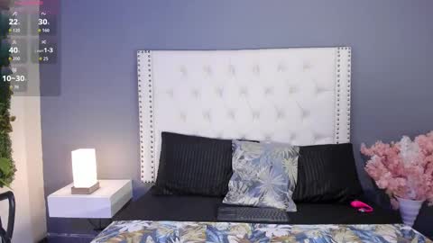 J U L IA   M A R T I N E Z online show from 22, 11, 2025