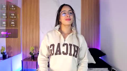 J U L IA   M A R T I N E Z online show from 24, 2, 2026