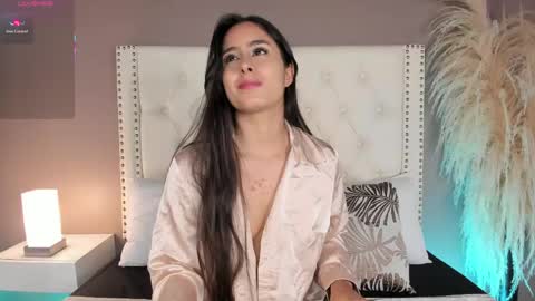 J U L IA   M A R T I N E Z online show from 5, 6, 2026