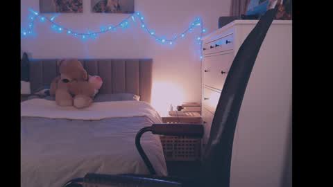 julialiones online show from 25, 2, 2025