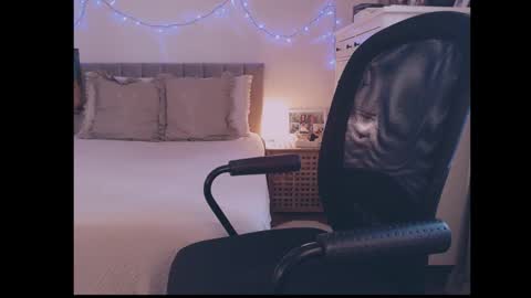 julialiones online show from 5, 10, 2025