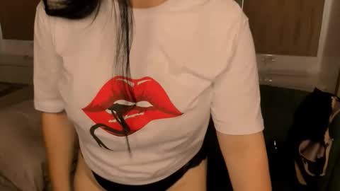 juliamillss online show from 21, 11, 2025