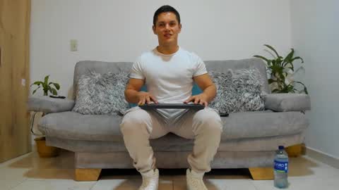 julian_wallace online show from 14, 12, 2024