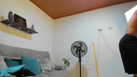 julian_wallace online show from 23, 1, 2025