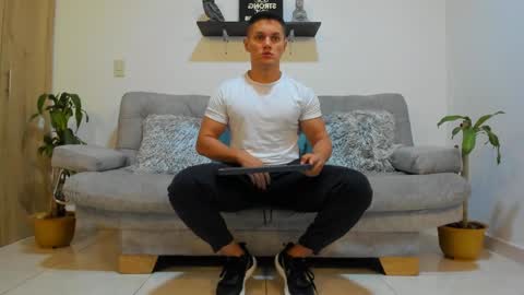 julian_wallace online show from 27, 1, 2025