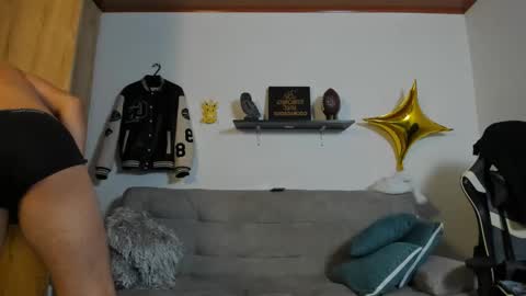 julian_wallace online show from 2, 10, 2025