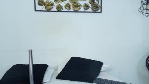 Snapshot of juliana_luque chatting on 15, 10, 2025 Juli  online show from 15, 10, 2025